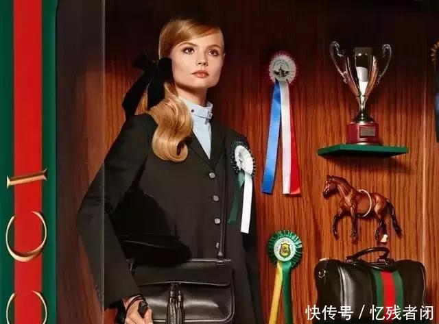  摄影师■摄影师把两位超模，装扮成芭比娃娃一样，身穿12个国际知名品牌