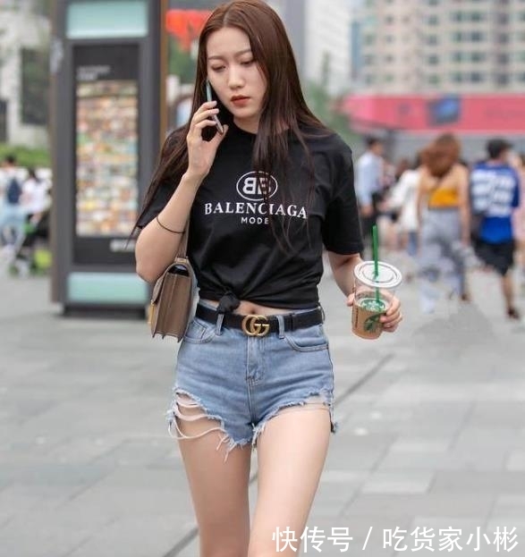  蓝色■街拍：一条蓝色吊带连衣裙，彰显独立，绽放东方美女曼妙身姿迷人