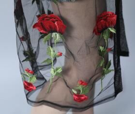 现在的小姑娘真敢穿!这么火辣的“透视衫”直接穿外面!太诱人了