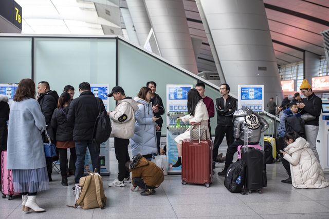  中青网见习记者■现场直击2020春运首日