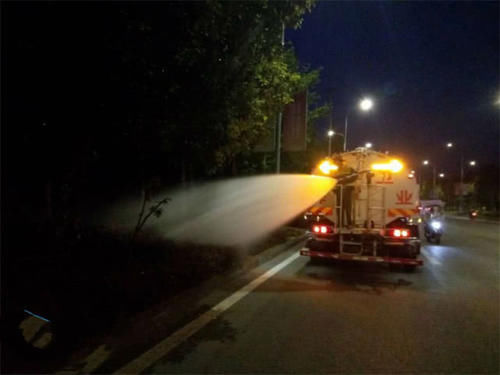  [取消]洒水车成道路“毒瘤”？电动车主：快取消，我不想变成“