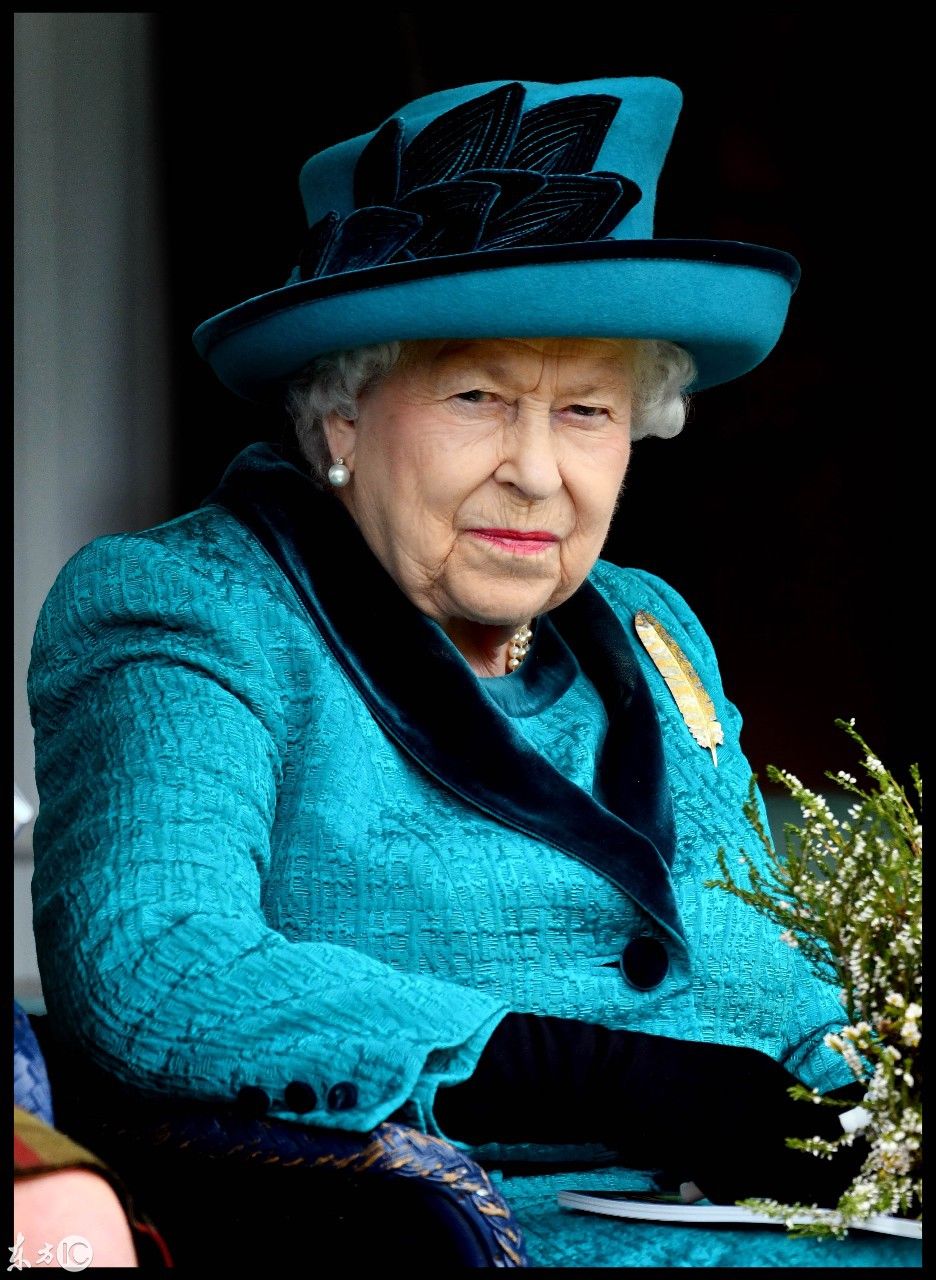世界上地位最高最时尚的老太太 英国女王伊丽莎白二世参加聚会