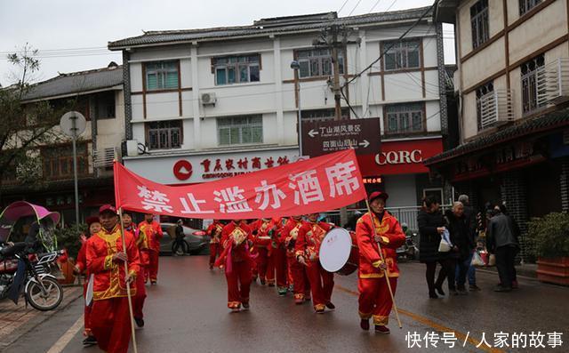 重庆綦江区面积最小的镇，和贵州省相邻，拥有“重庆小西湖”