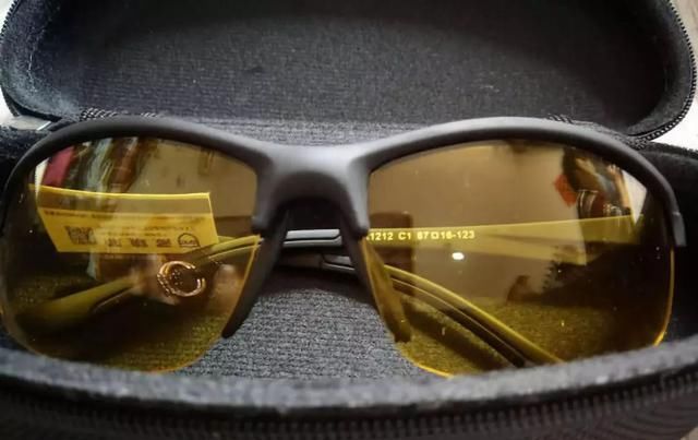  [光量]开车遇到“远光狗”一直不关怎么办？