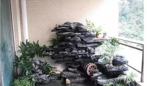 「人喜欢养」在阳台上砌一个鱼池，可拉风了，让外人一看就觉得你是个土豪！