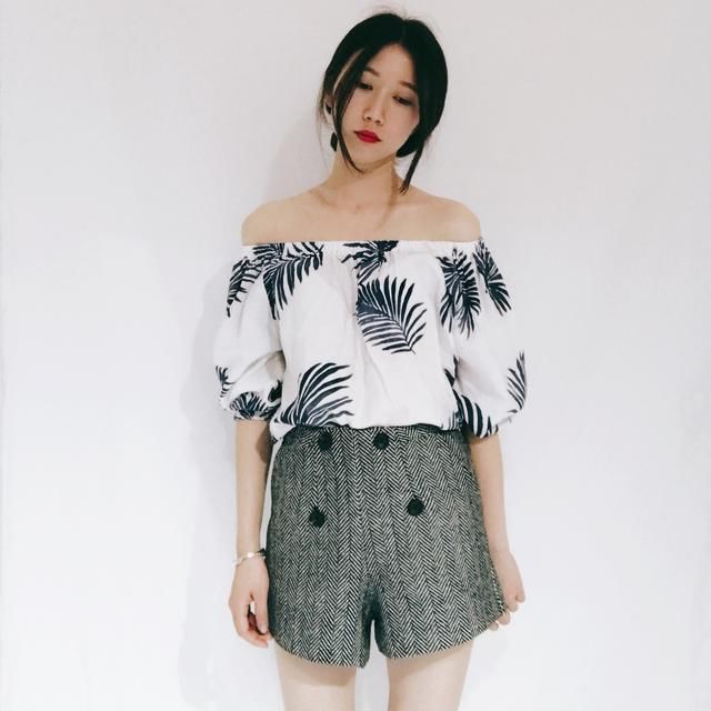 一字肩，吊带，透视装等露背露肩的衣服搭什么内衣?