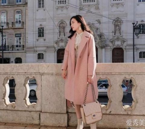  变身■怎样穿衣搭配更最显白？4中方法和5种穿衣搭配，黑妞也可以变身白富美