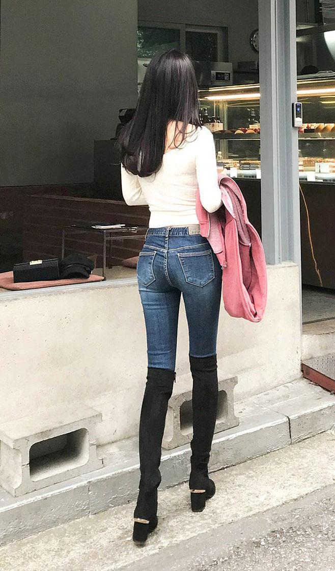  [妹子]回老家, 妹子穿搭紧身裤, 大方又有气质