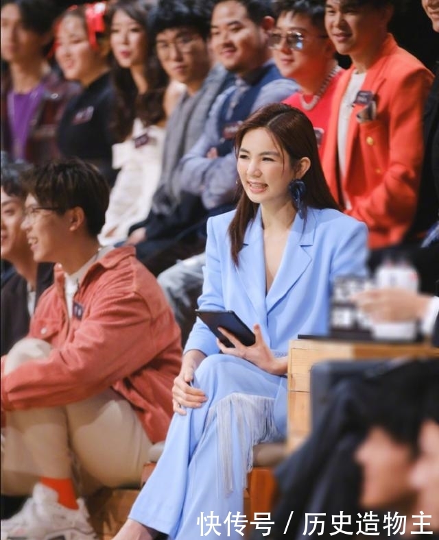 『太多』Ella当妈后气质大变!真空穿西装气质炸裂,虽不丰满却自带高级感