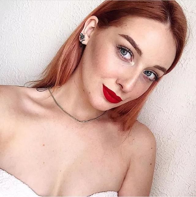 泫雅的复古妆好“坏”!酷女孩你们有福了!