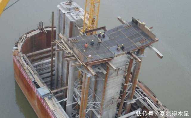海水那么深，跨海大桥的桥墩是如何建的看完不得不佩服工程师