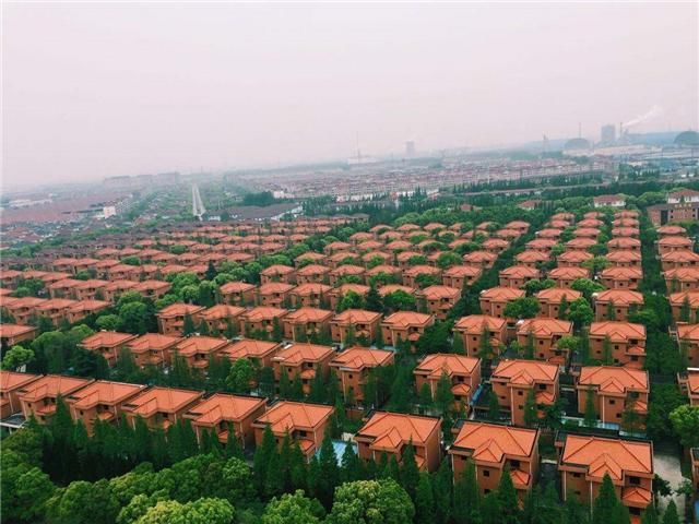 当年的“富豪村”,人手标配别墅豪车,为什么如今却负债400多亿