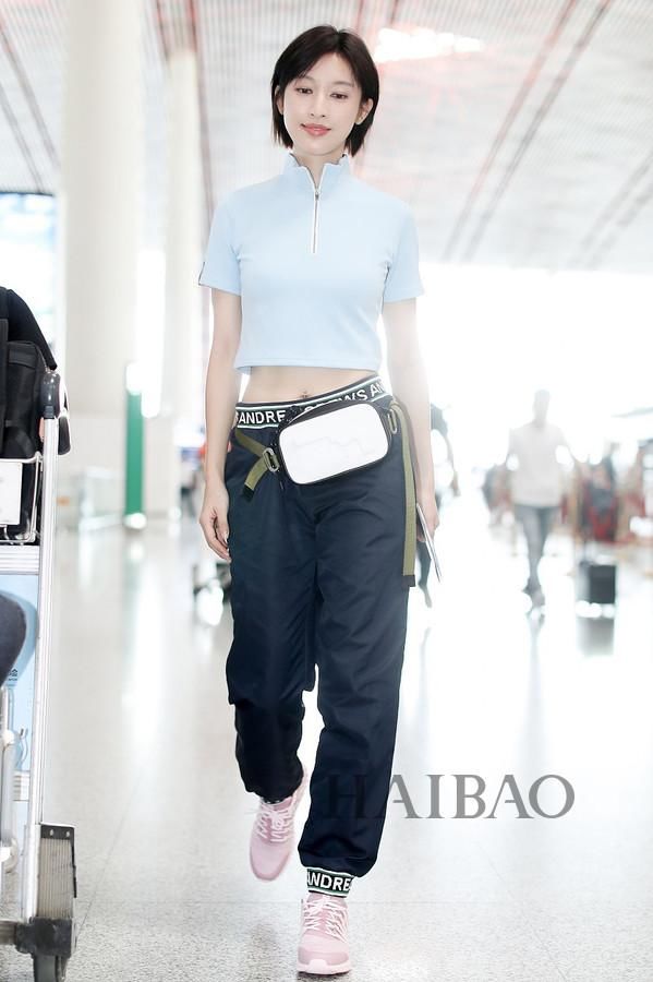 谁说腰包一定跨腰上才时髦？！跨着背、单肩背、当腰带，这些拉风