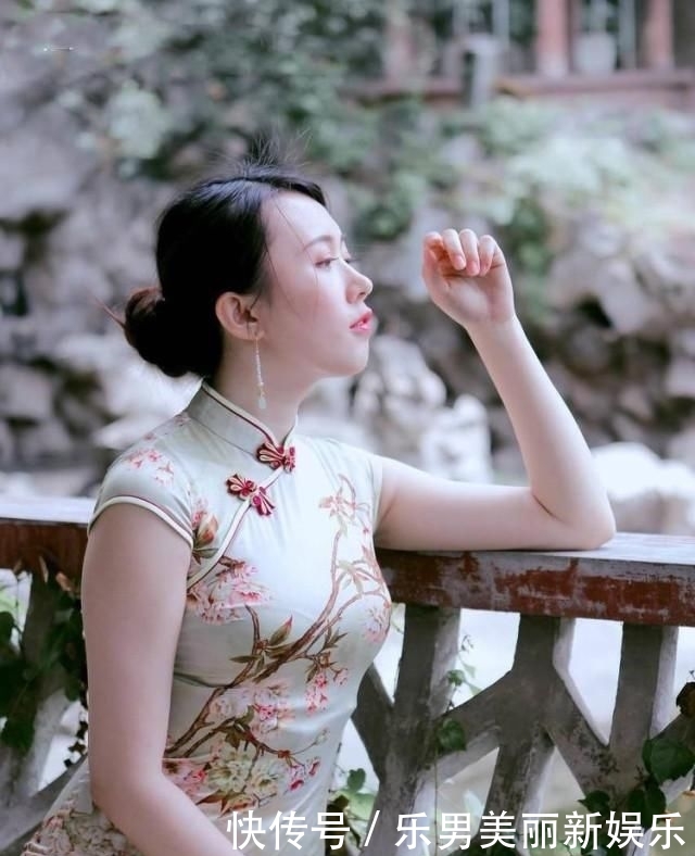 【调侃】160斤美丽人穿时尚潮流旗袍裙, 丈夫调侃: 身型发胖有点儿煞风景