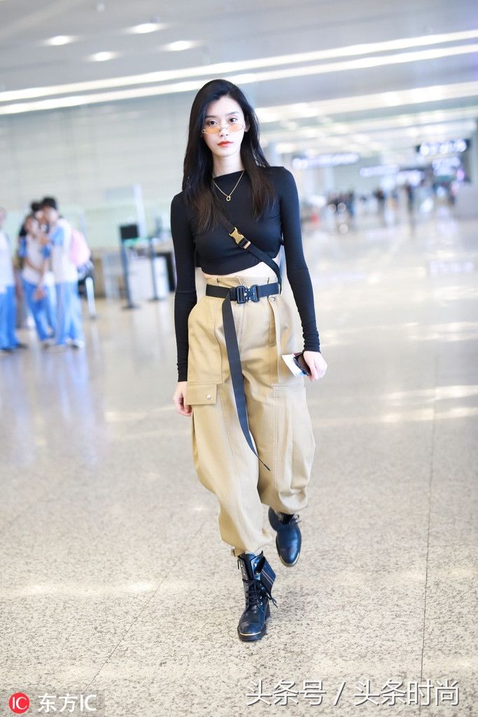 你以为奚梦瑶只是穿了一件简单的打底衫 其实暗藏玄机!