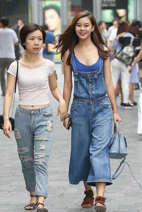 街拍：30多岁成熟女人，图1小姐姐纹身堪比“麒麟臂”!