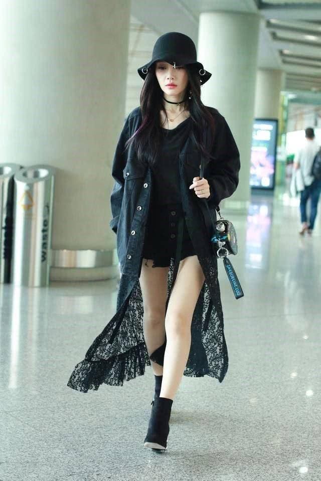 李小璐和秦岚同框后差距一目了然，网友：明明都是37岁！