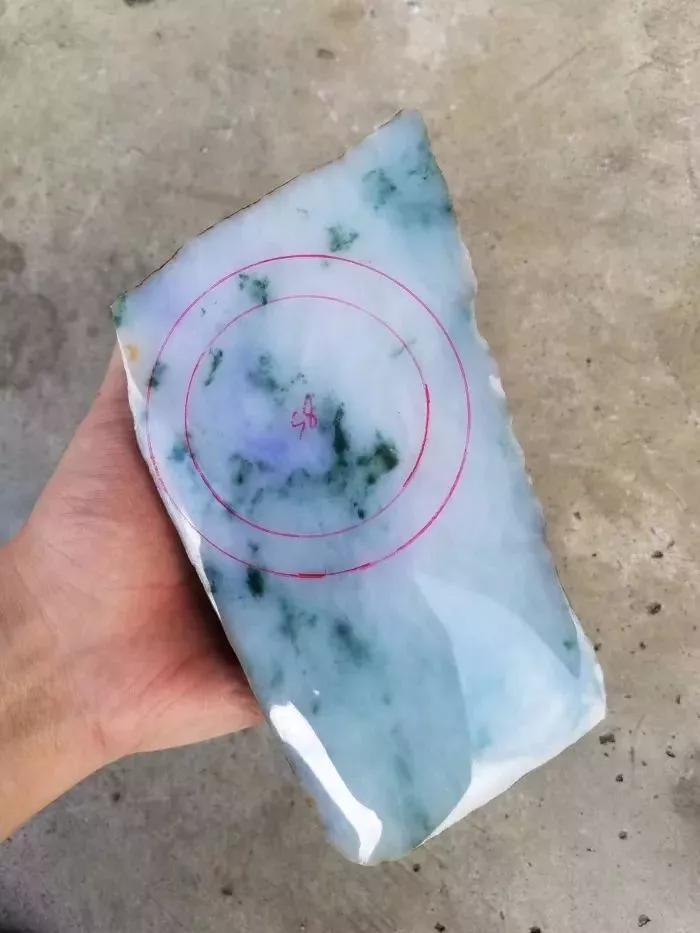  原石■幸运降临，花5万买下的原石，切开后竟是冰种三彩手镯，特