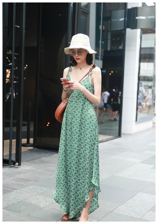 街拍：图1波西米亚风长裙，图2优雅大方，图3性感好身材！