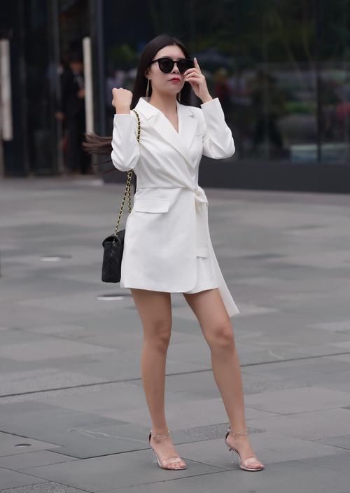  时尚女生|穿搭总要任性一些，才能收获不一样的时尚造型