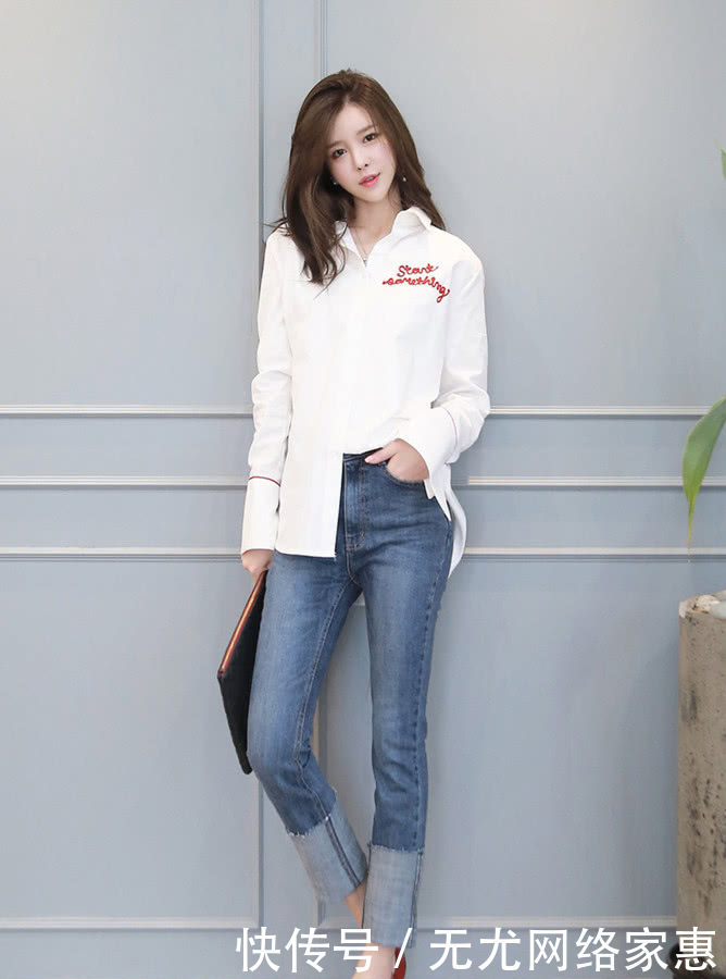  「气质」气质的牛仔裤穿搭，搭配白色休闲衬衫，学姐显得很甜美