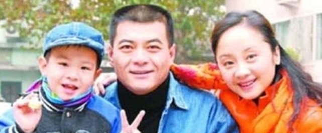 儿子@春晚没捧红她,客串却意外爆红,今独自带儿子8年,前夫娶了影后