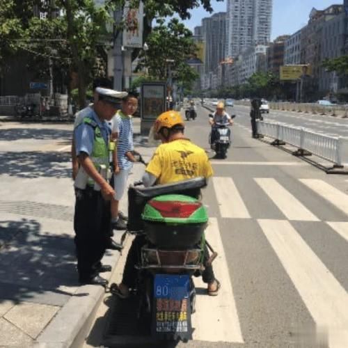 「小区」为什么越来越多小区禁止美团外卖等小哥骑车进入?揭开真实原因