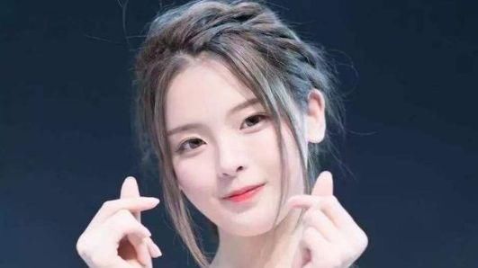  『皮肤』天生素颜好看的女生，大都有这4个特征，完败“化妆脸”