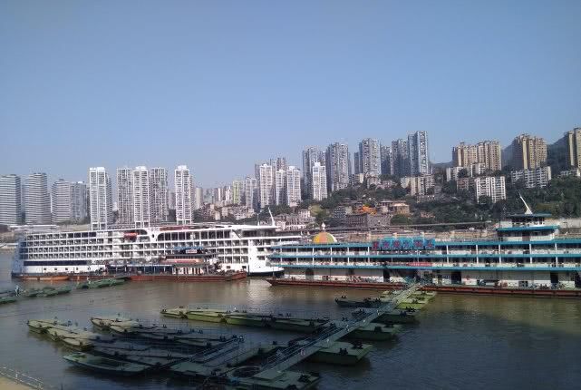 我国夜景最美的城市，GDP突破20000亿，人口超3000万