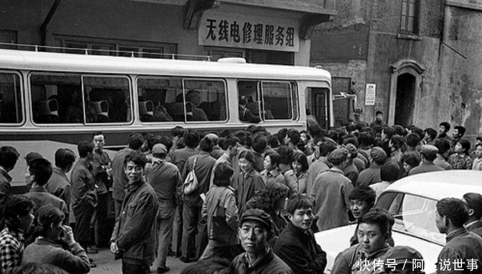  出门：30多年前的上海长啥样道宽车不多，出门也得挤公交