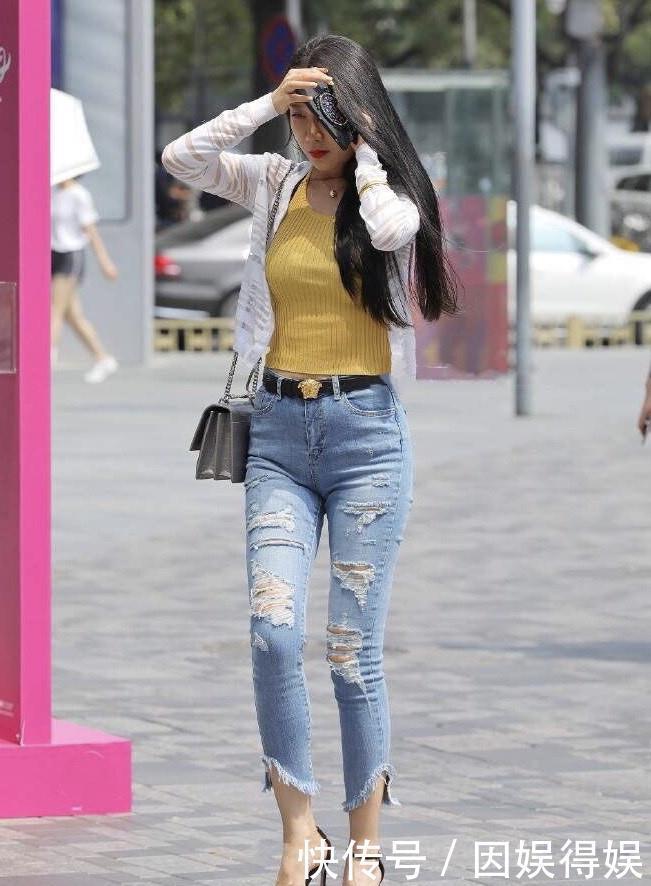 气质|牛仔裤拉长了腿部的比例,展现出曲线之美,穿出有格调的女神气质