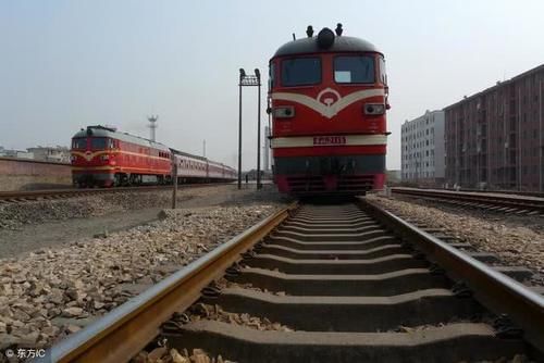  不锈钢■为什么火车的轨道不用不锈钢，而是生锈的铁？铁路工程