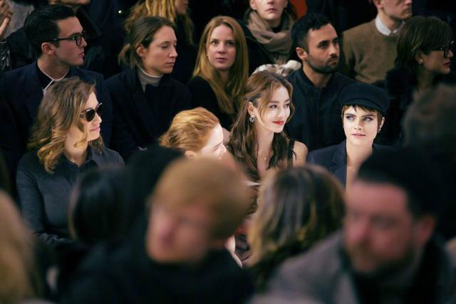 高清镜头下的杨颖，被吐槽脸部松垮皮肤差，可这脸上的痘痘更尴尬