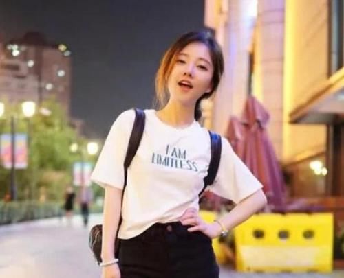  「粉丝」冯提莫直播活动：开播五秒就有两万人抽奖，直播间被粉丝挤到沦陷