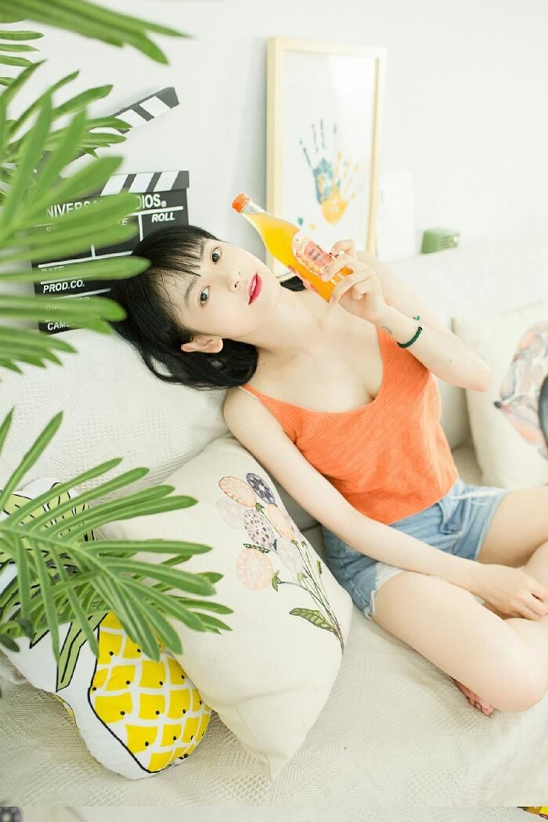 牛仔短裤美女背心吊带性感私房写真 第一辑