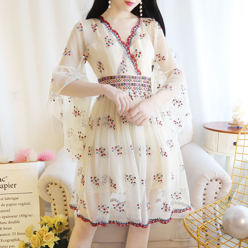 “汉服裙”火了，原来改良古装竟能这么美，特别显气质还巨吸晴