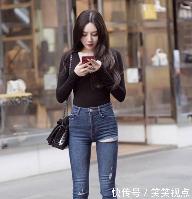 美女@青春又靓丽，展现女神气质！，美女街拍：曼妙身姿的小姐姐