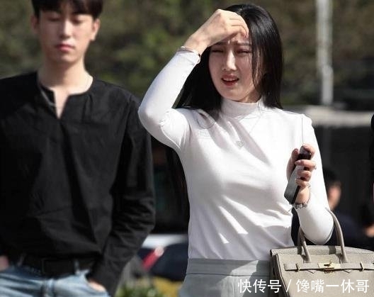  辣妈@摄影气质辣妈，你以为这样就能挡住吗