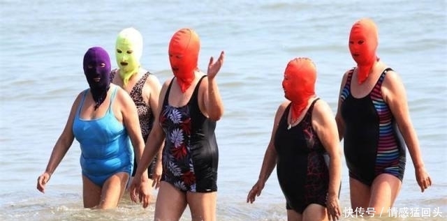 山东最“拥挤”的浴场，10万游客在此游乐戏水，宛如下饺子一样