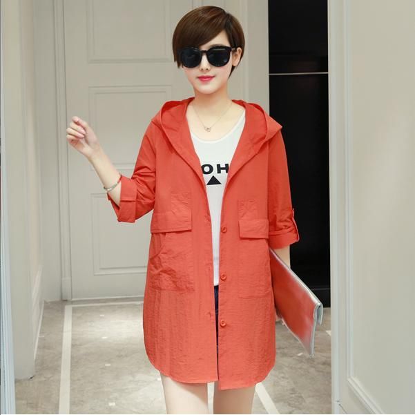 十件皮草,也不及这一件风衣显气质,适合7080女人穿,美翻天