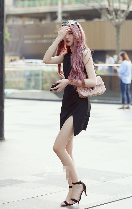 街拍：女人们露锁骨上阵，这才是夏天“露肉”的最低标准！