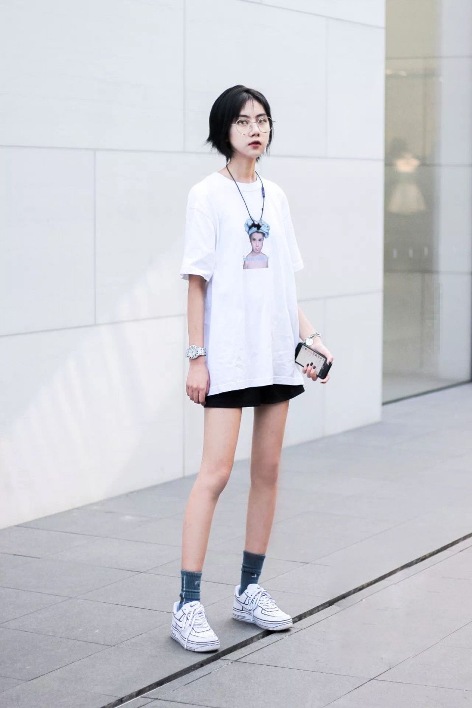 街拍丨穿短裤凉快了自己，热着了别人。