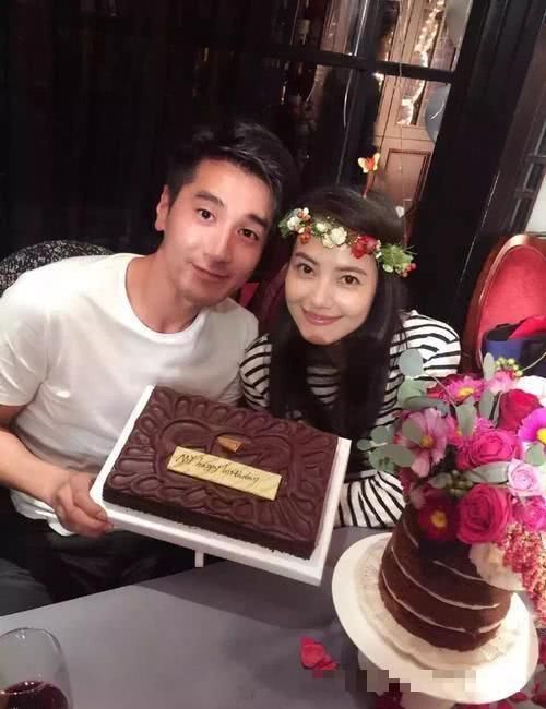 产后■高圆圆携老公女儿齐现身,产后体型仍臃肿,腿粗都快赶上赵又廷