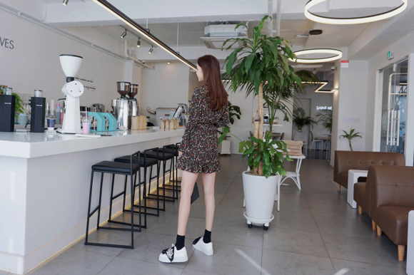 女神孙允珠,光曦星辰朦胧小碎花文艺衣裙