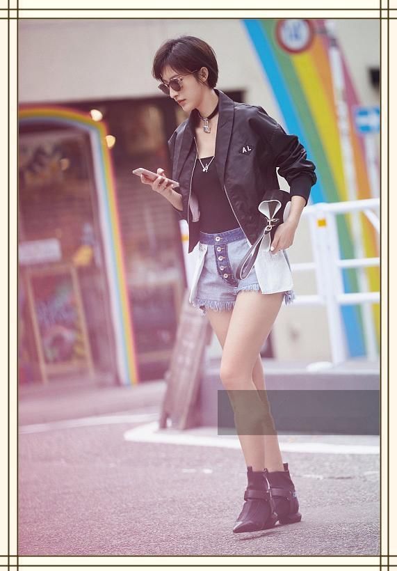 没张俪的筷子腿真别把短裤反着穿,像袁姗姗穿出大象腿就尴尬了