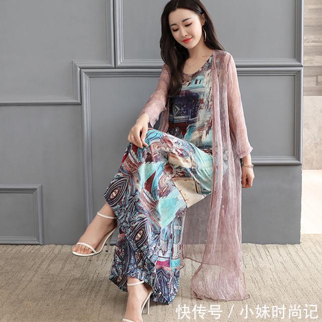 气质：女人就要精致的美，穿上自己想要的套装，出去也要有气质