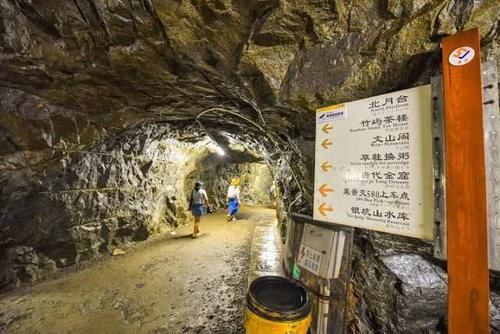 中国最“壕”景区，45吨金矿石丢在路边没人敢偷，网友：有心无力