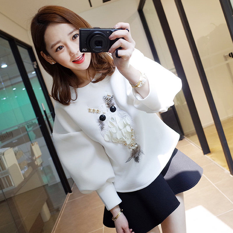 女人再穷也别整天穿黑裤子，十月流行这种套装裙，满满的女人味