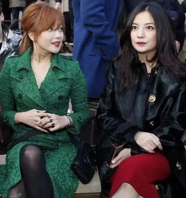 当42岁赵薇撞上41岁金喜善，网友:差距一目了然!
