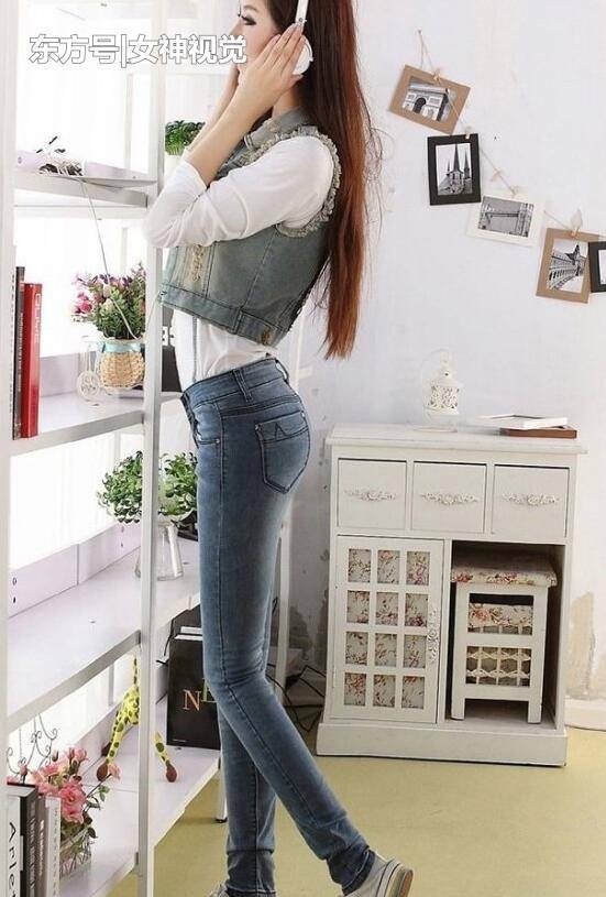 「美女」简约气质的牛仔裤美女,尽显浪漫魅力!